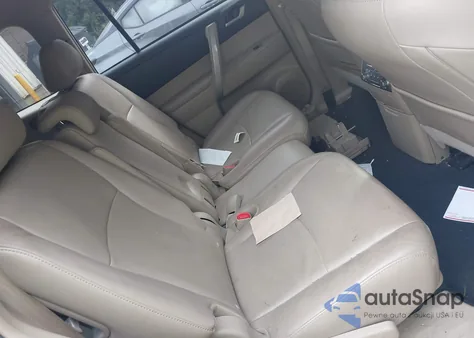 2012 Toyota Highlander Se V6 z USA, uszkodzony, nr VIN 5TDBK3EH3CS153508